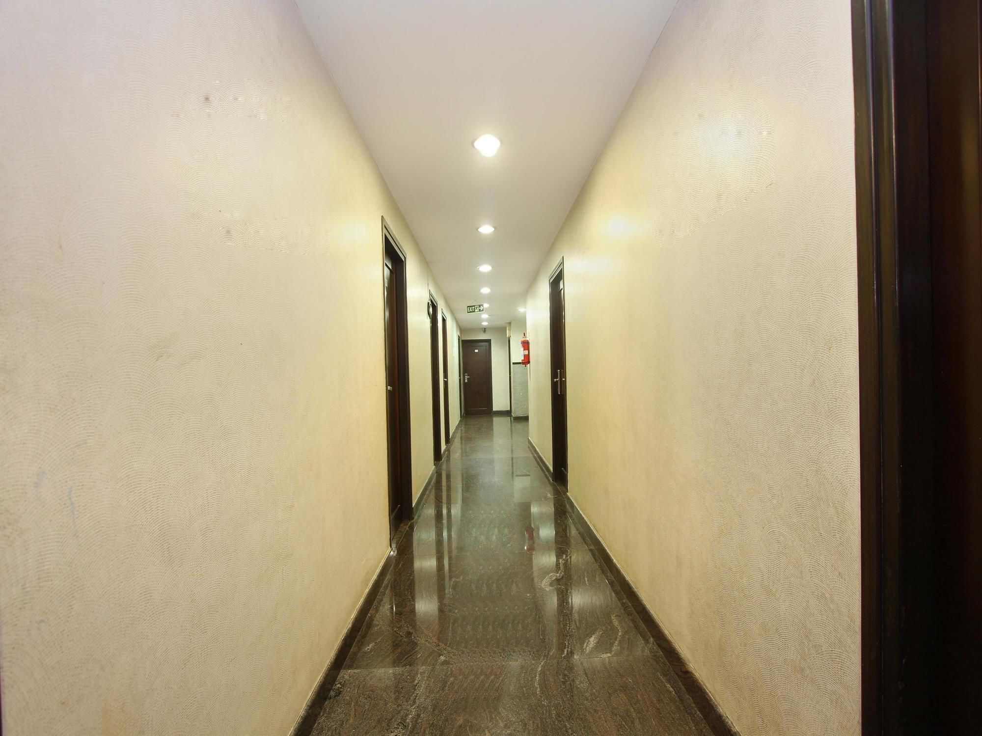 Oyo 435 Hotel Amshi International Bangalore Exterior foto