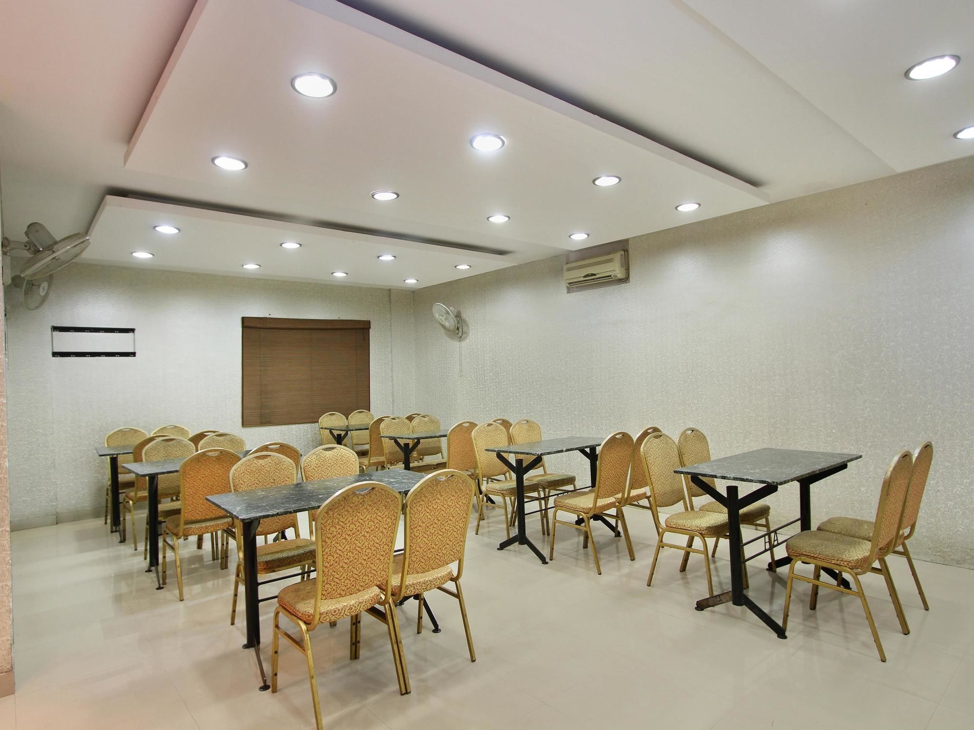Oyo 435 Hotel Amshi International Bangalore Exterior foto